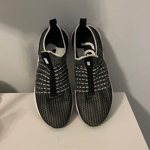 Nike Womens Phantom Run Flyknit